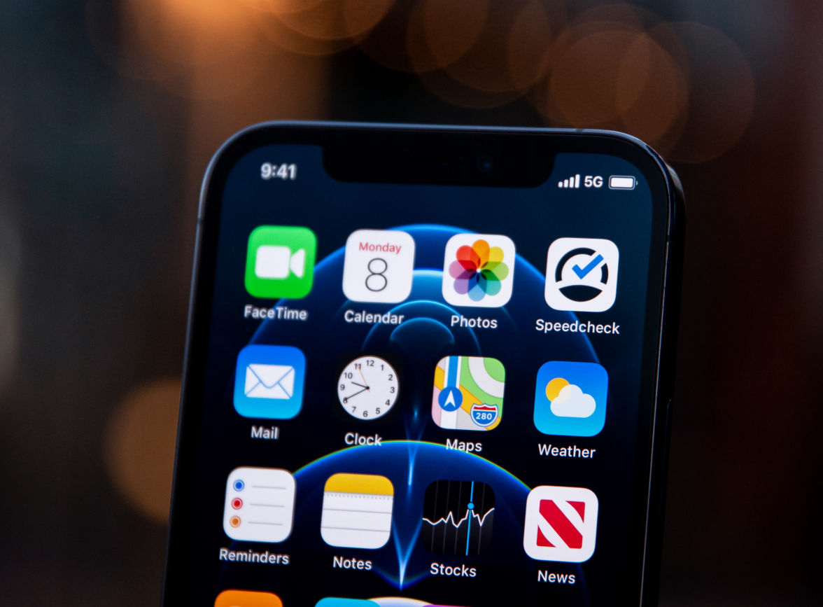 洛江苹果手机维修分享为什么 iPhone 12 在冬季会自动关机 